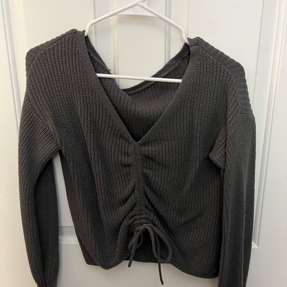 grey hollister sweater